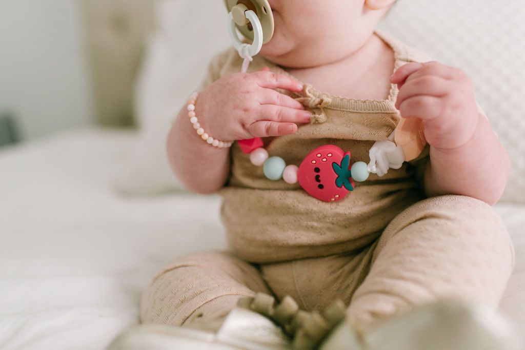 Loulou Lollipop | Darling Pacifier Clip - Strawberry | Artock Australia