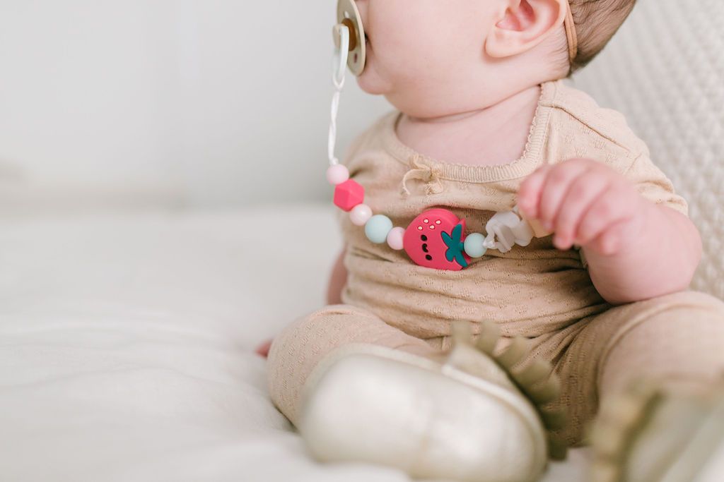 Loulou Lollipop | Darling Pacifier Clip - Strawberry | Artock Australia